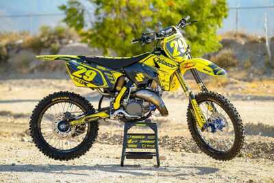 Custom graphics for a Suzuki RM125 withYellow and black graphics with yellow #29 and black number plate decals
