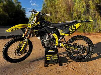 suzuki dirt bikes logo