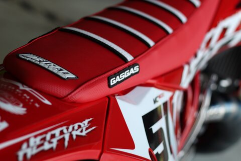 mXrevival HELFYRE GASGAS MC500 Custom Dirt Bike With Custom DeCal Works Gripper ribbed Seat Cover.